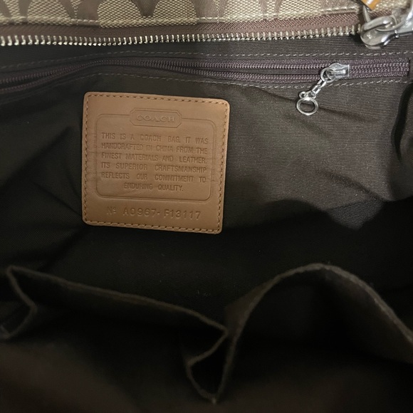 Beautiful  vintage used coach purse plus wallet excellent condition clean - Picture 9 of 11